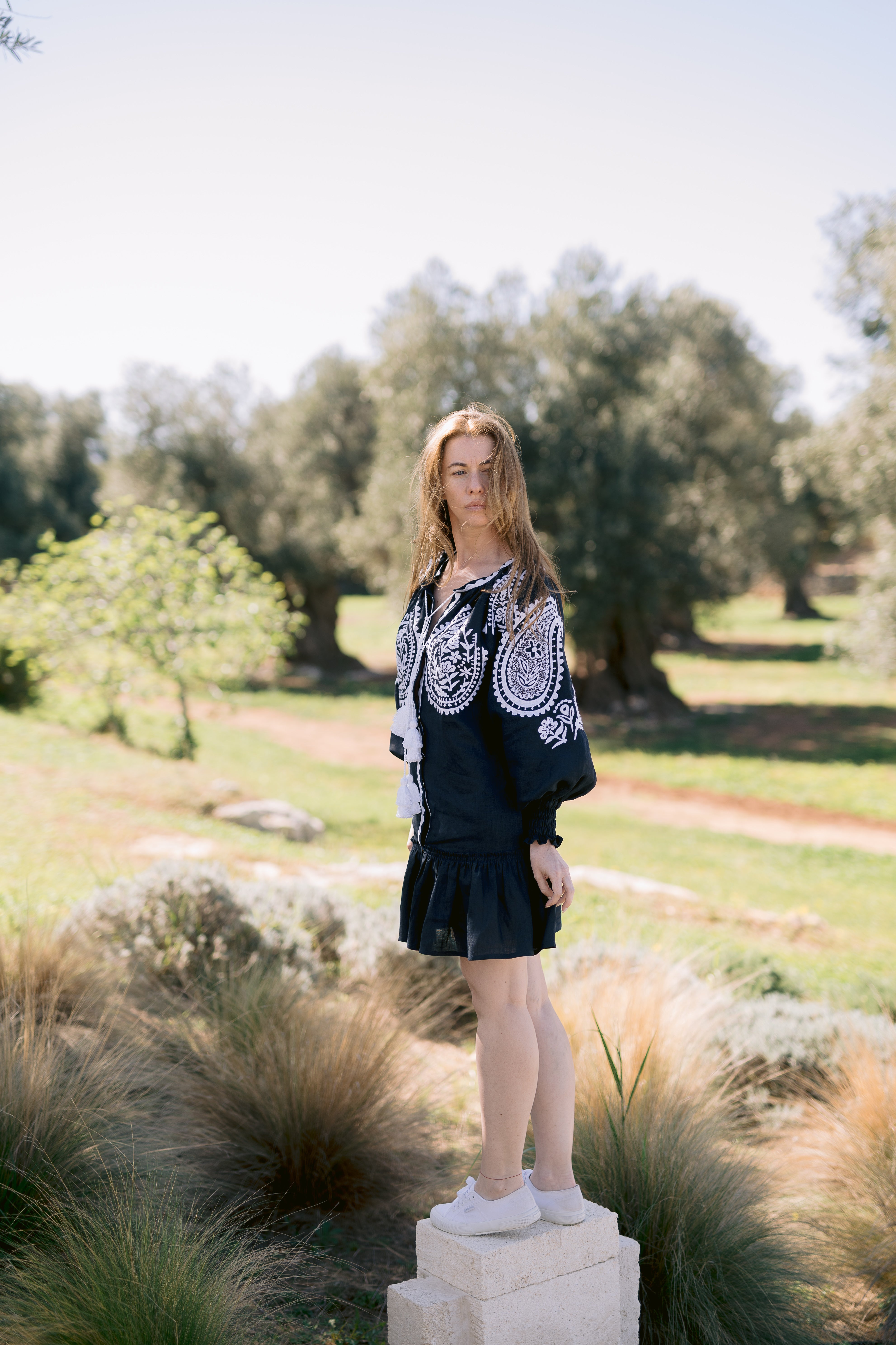 Rochie Electra mini din in natural cu broderie colorată