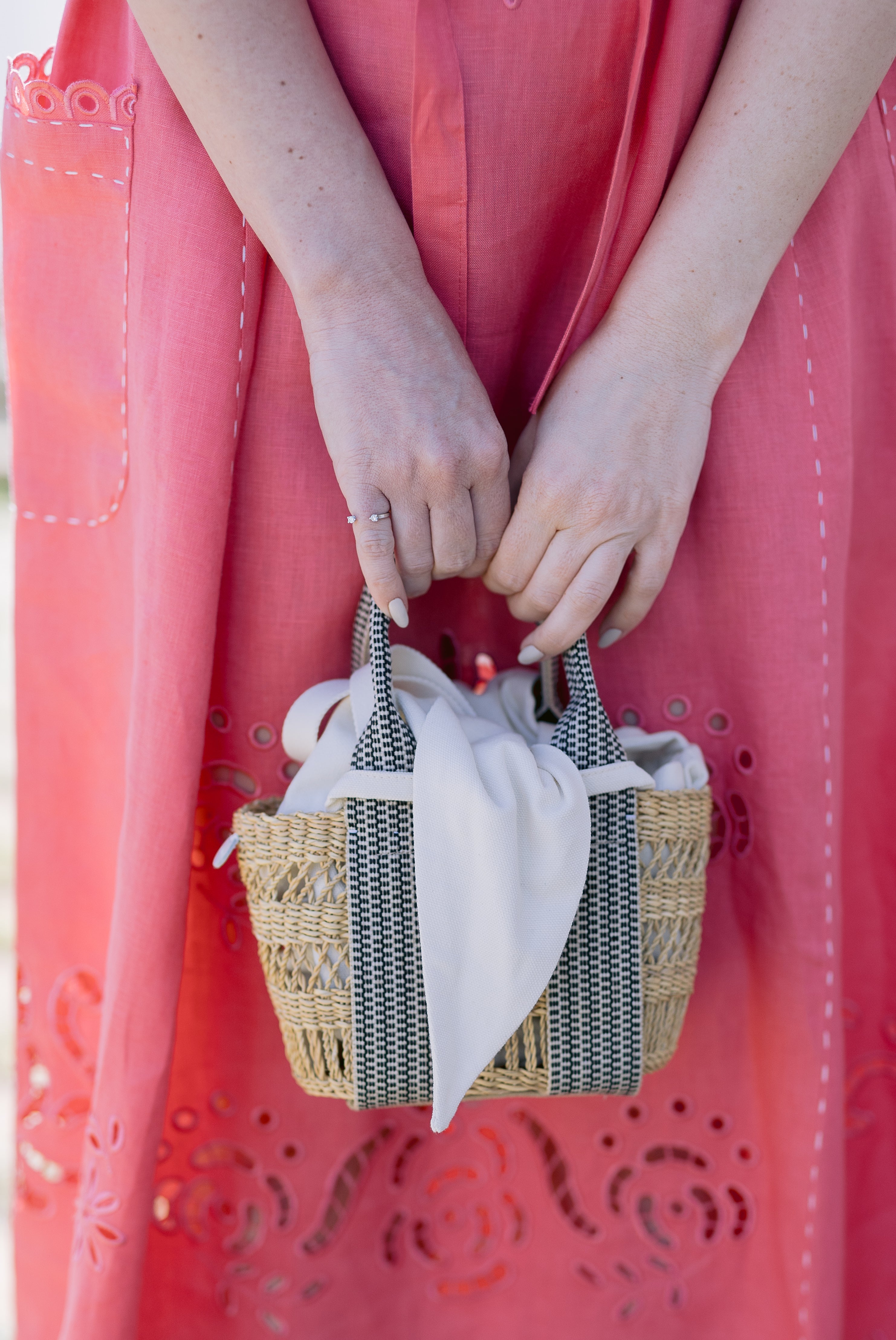 Oversized Pink Linen Midi Dress with Embroidery – Medeina