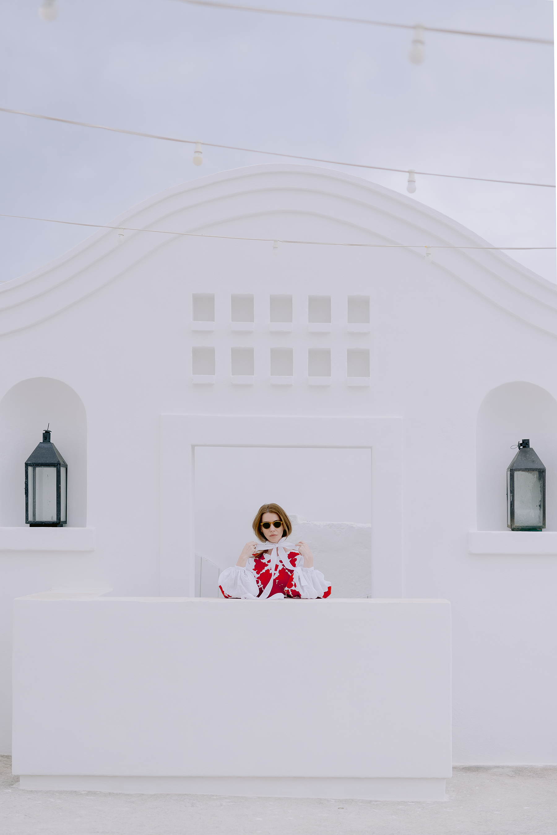 Rochie Anemona midi din in natural de culoare alb cu broderie florală roșie