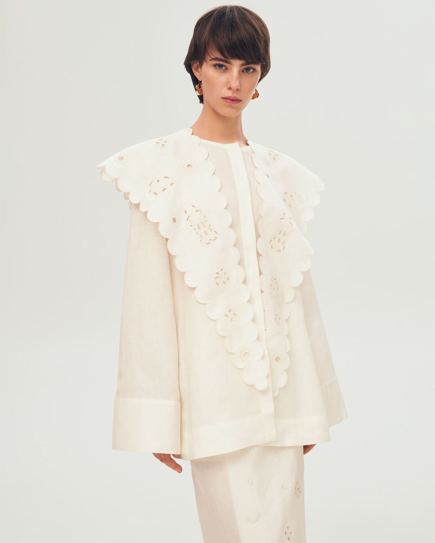 White Linen Shirt with Decorative Embroidered Collar – Severyna