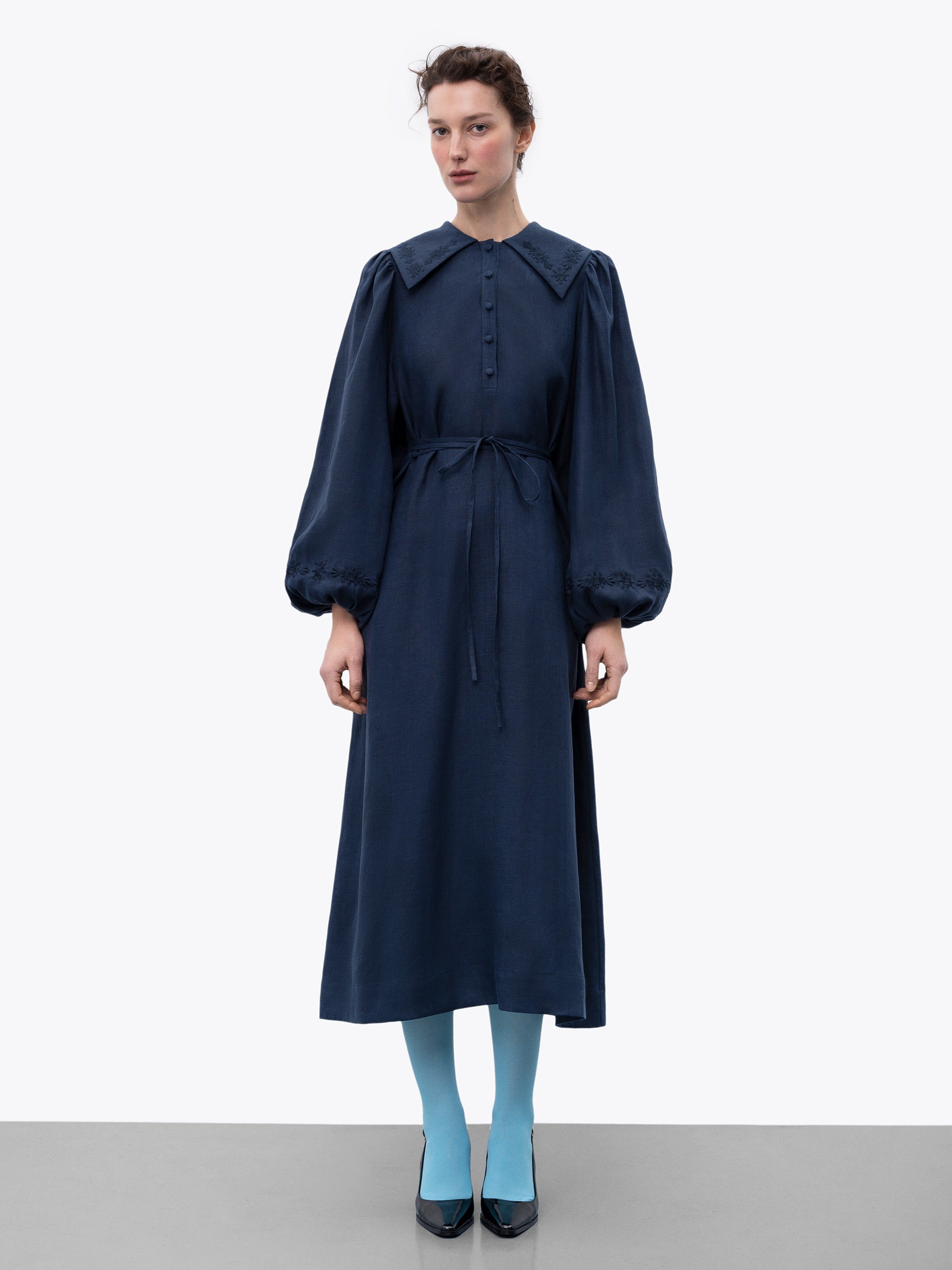 Navy Linen Dress with Floral Embroidered Accents – Pervotsvit