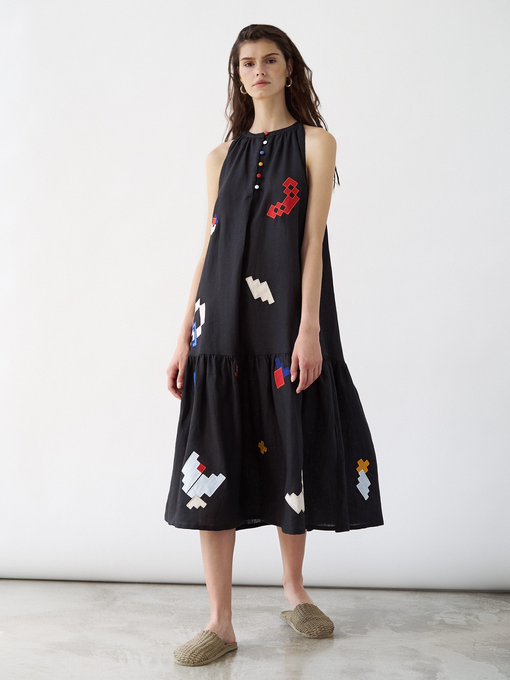 Rochia Eva de vară din in negru cu aplicatii colorate