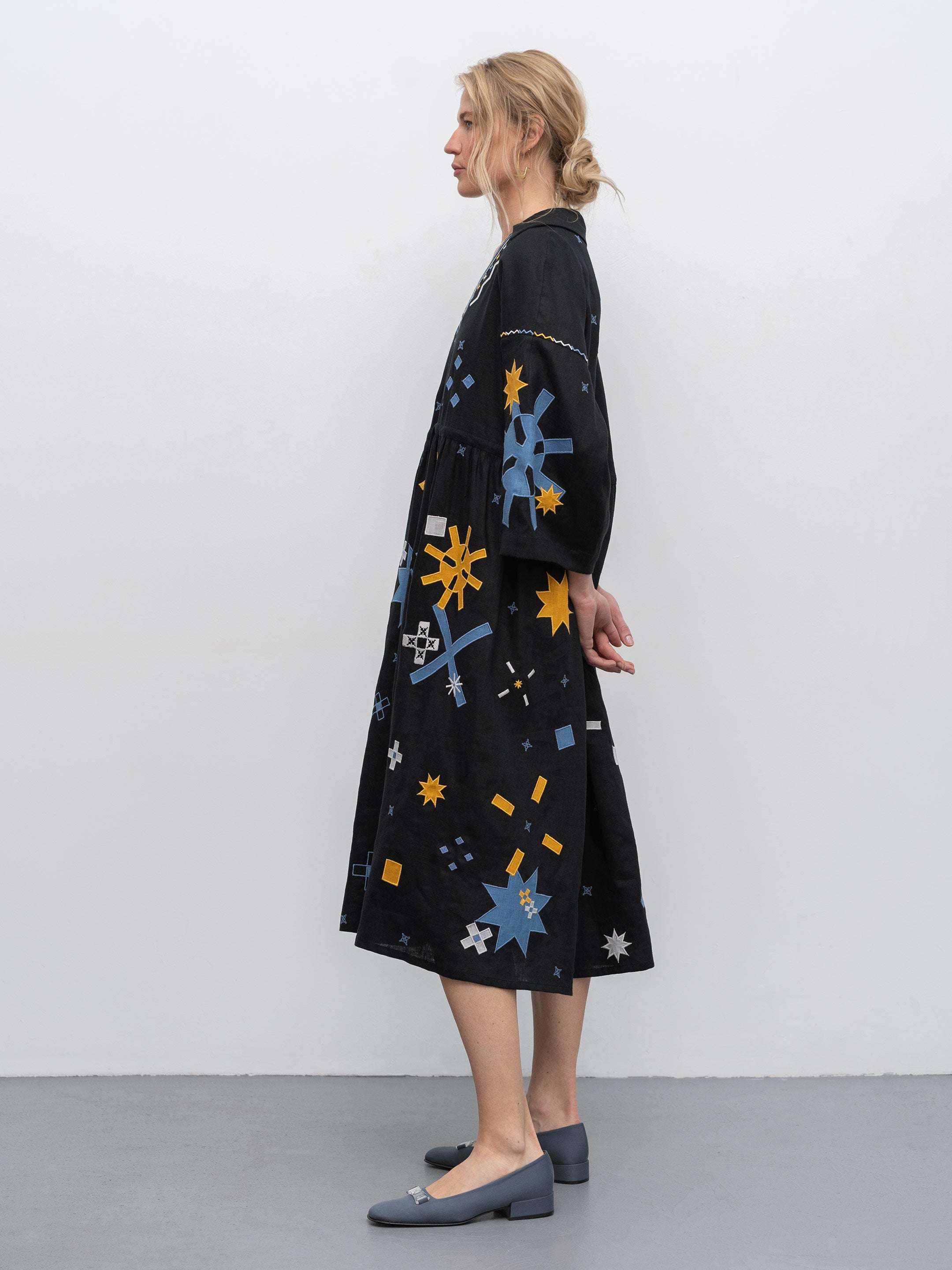 Rochie Zori neagră cu broderie și aplicații