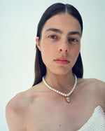 Load image into Gallery viewer, Silver Necklace with acorn
