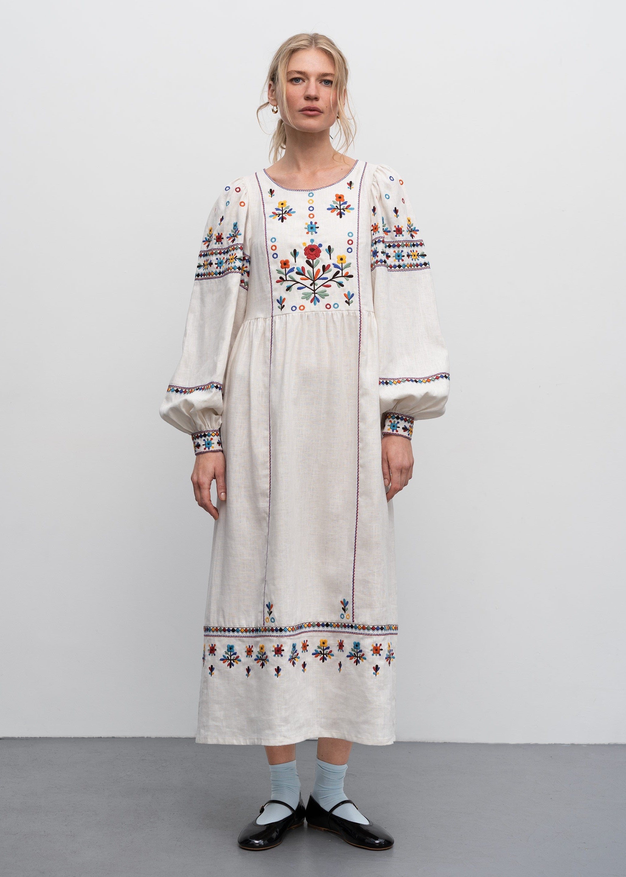 Rochia lungă Yaryna din in natural cu broderie ornamentală yavorivsky