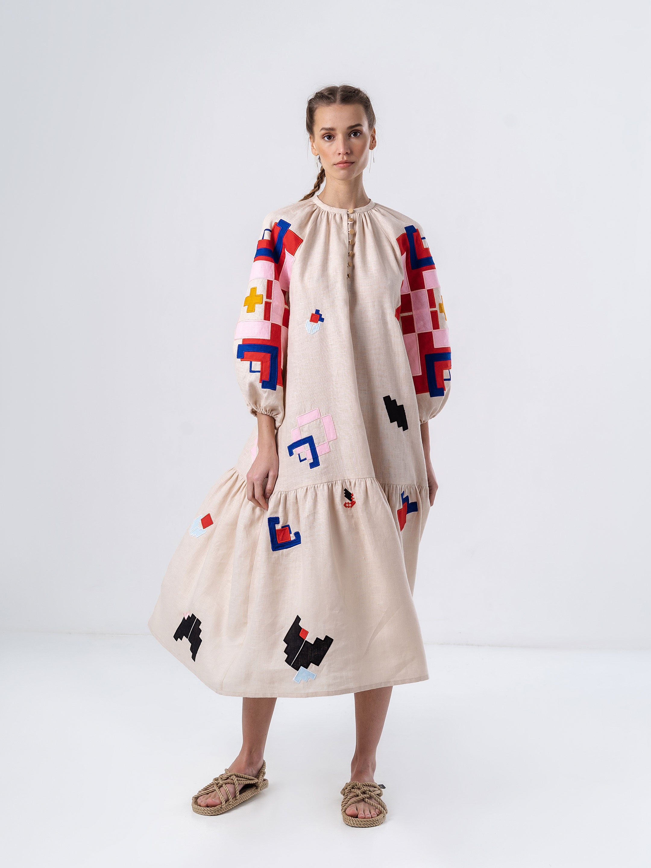 Rochia Eva din in ușor cu aplicații