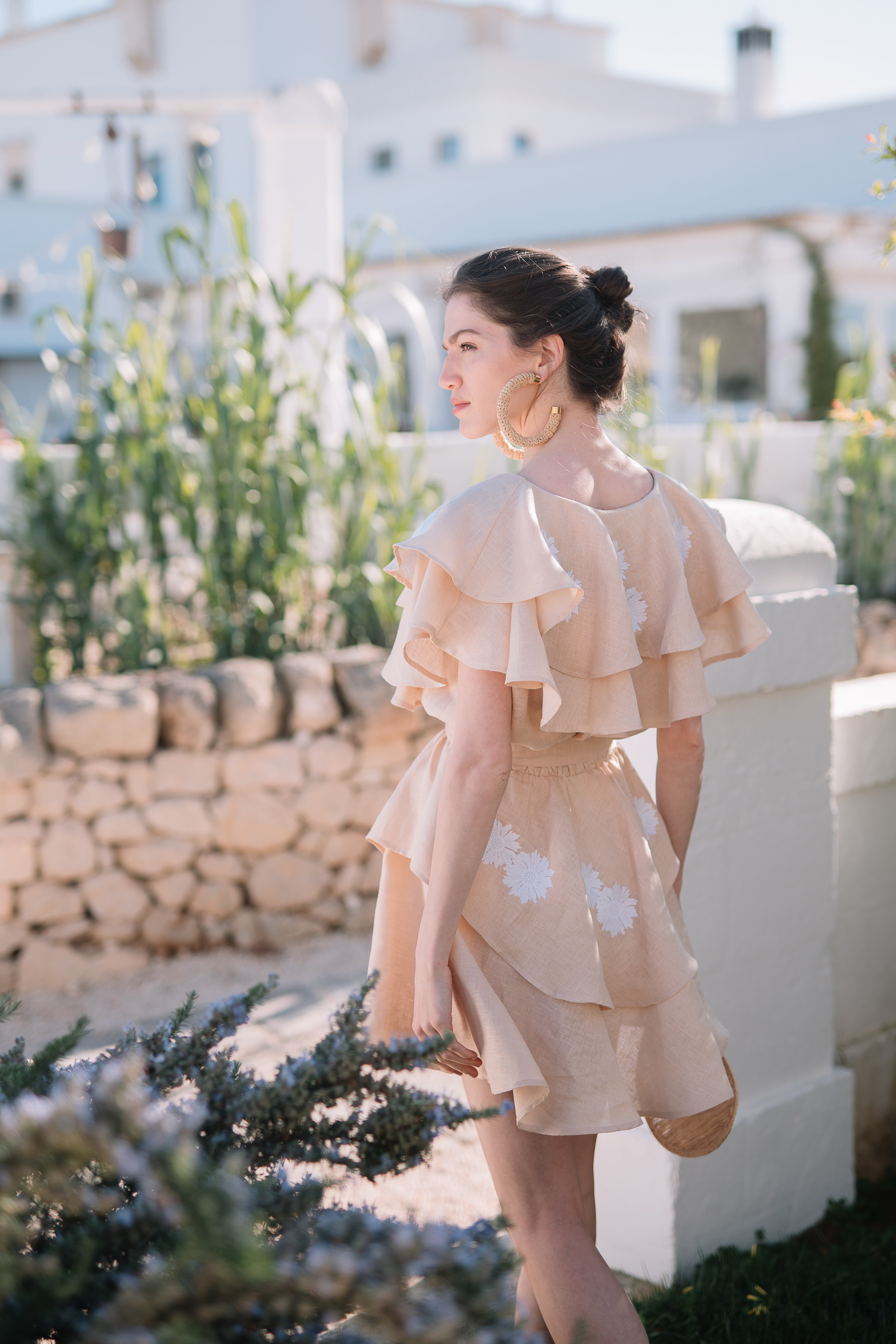 Rochie Diona mini din in natural cu volane si broderie florala