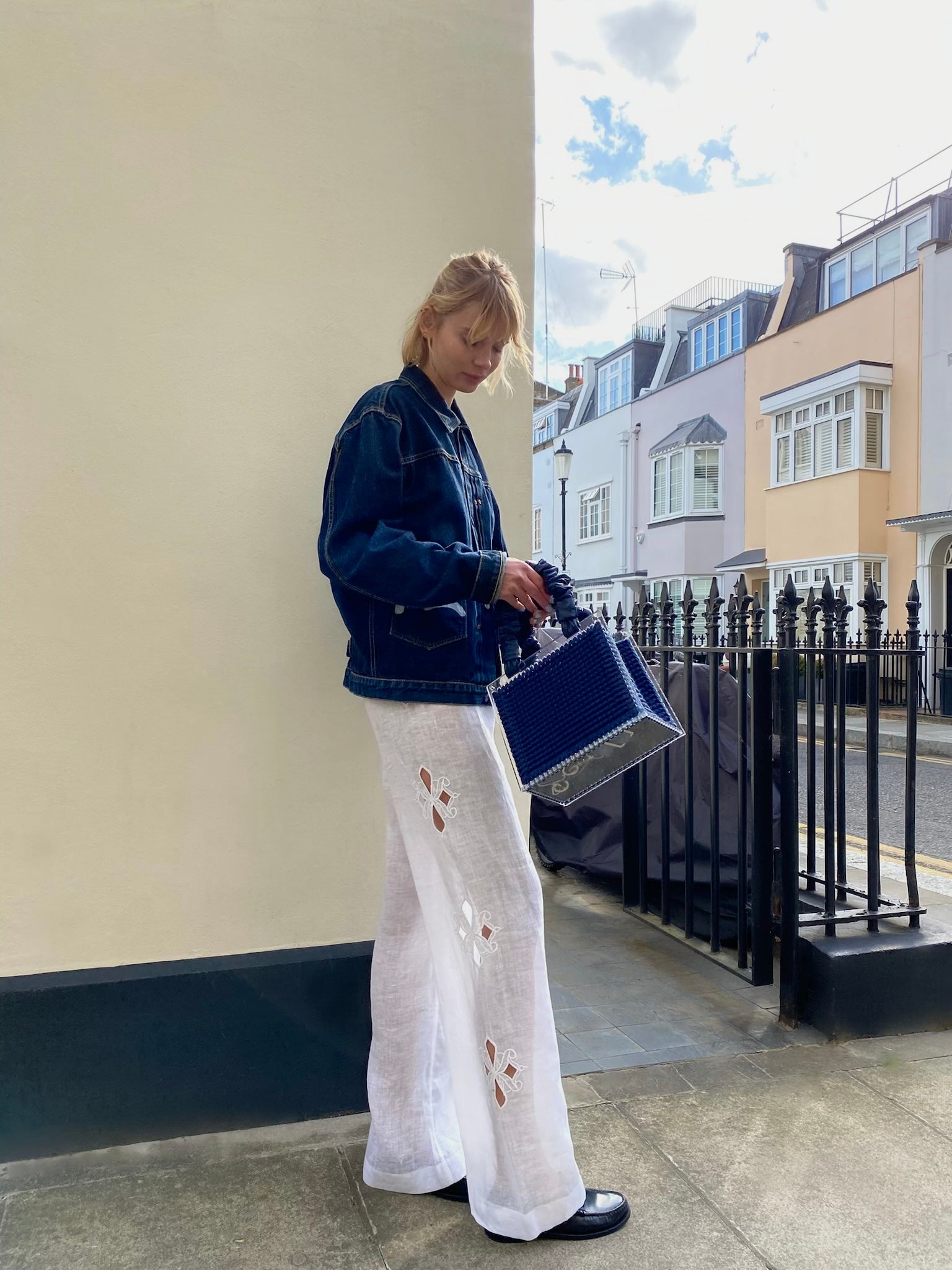 Pantaloni lungi albi din in cu decupaje