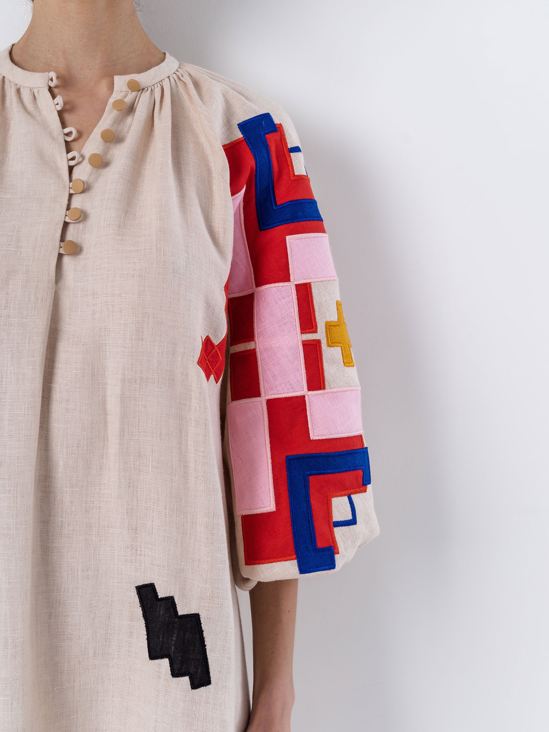 Rochia Eva din in ușor cu aplicații