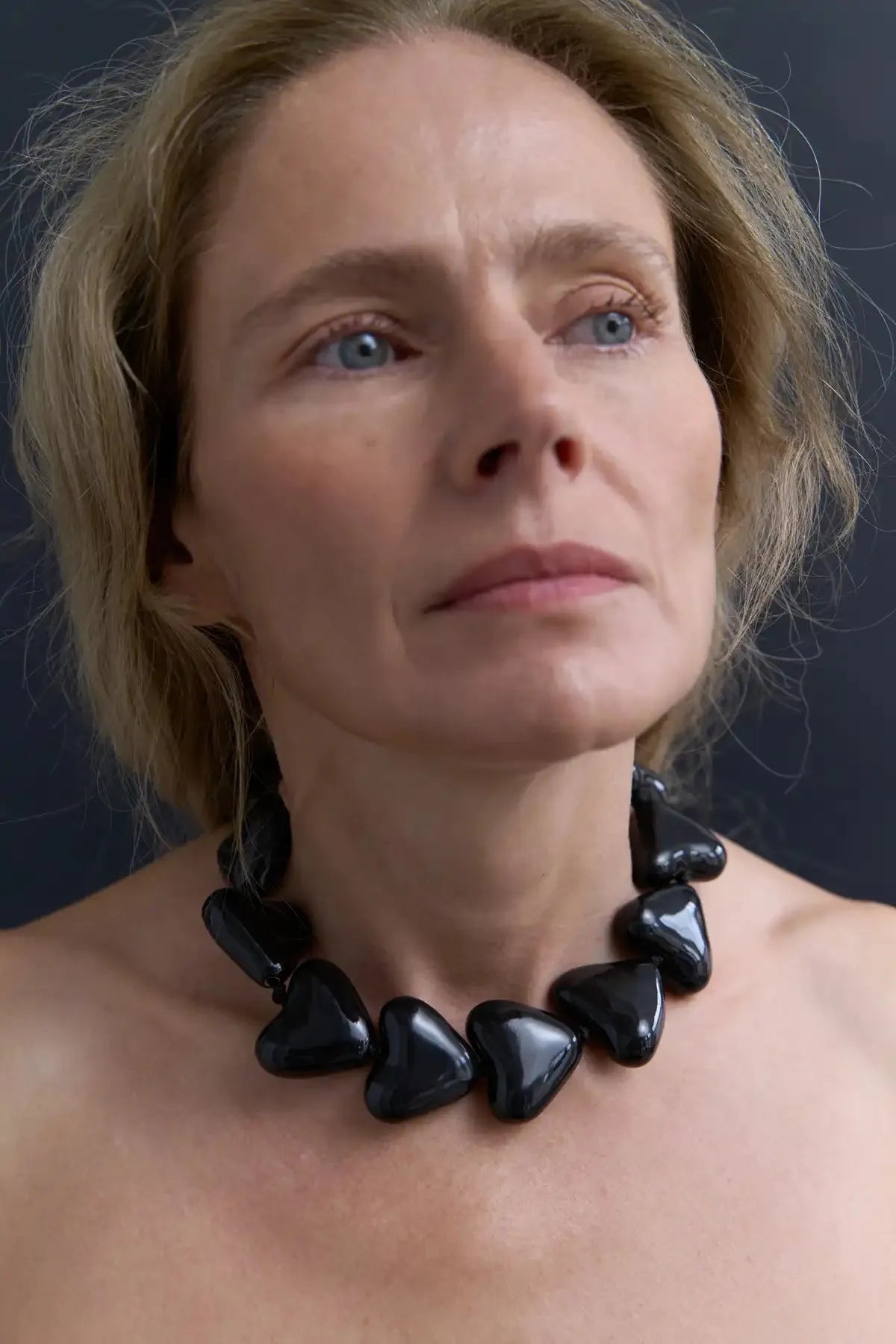 Colier AURA cu inimi din porțelan negru