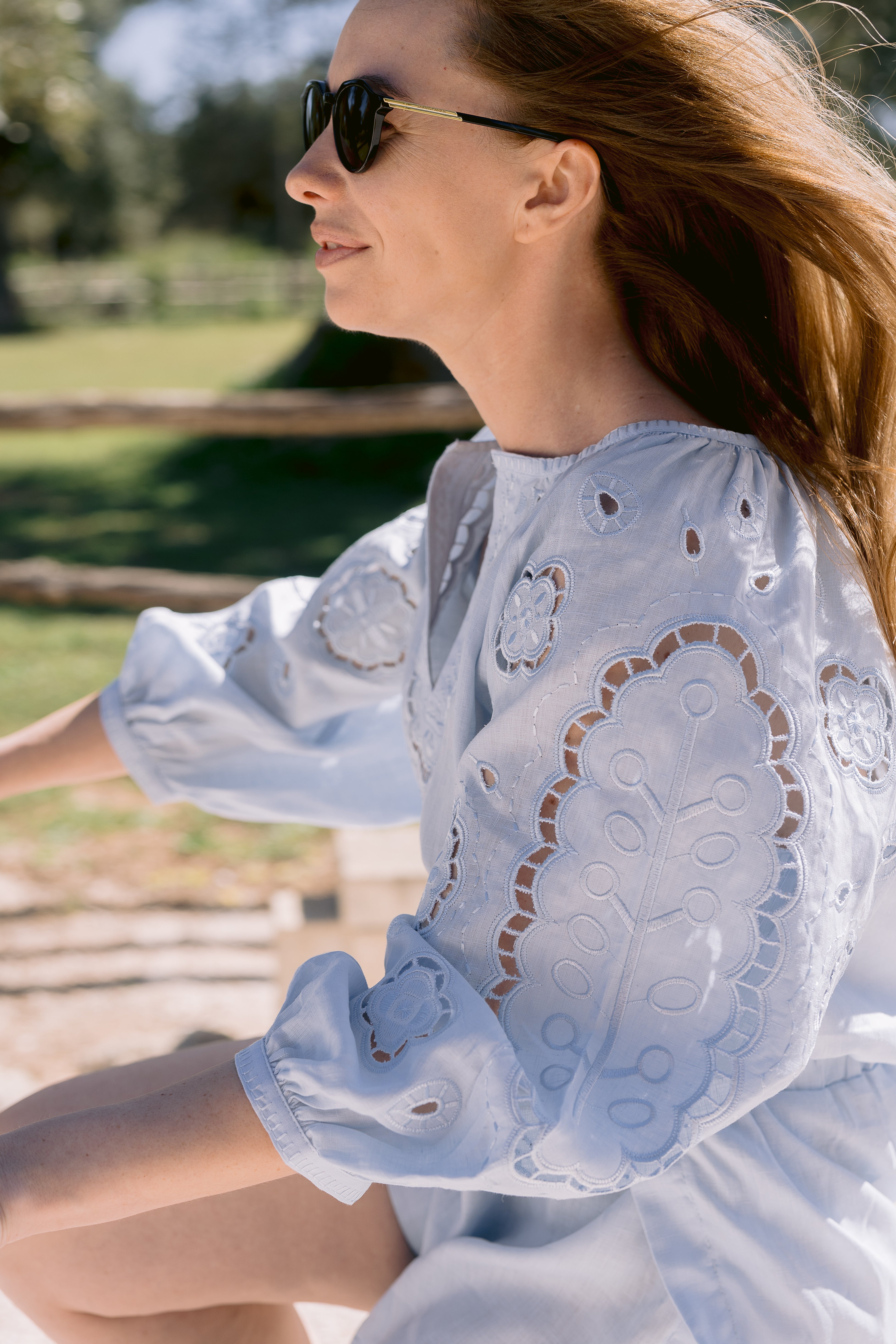 Bluză scurtă Laetita din in natural cu broderie 