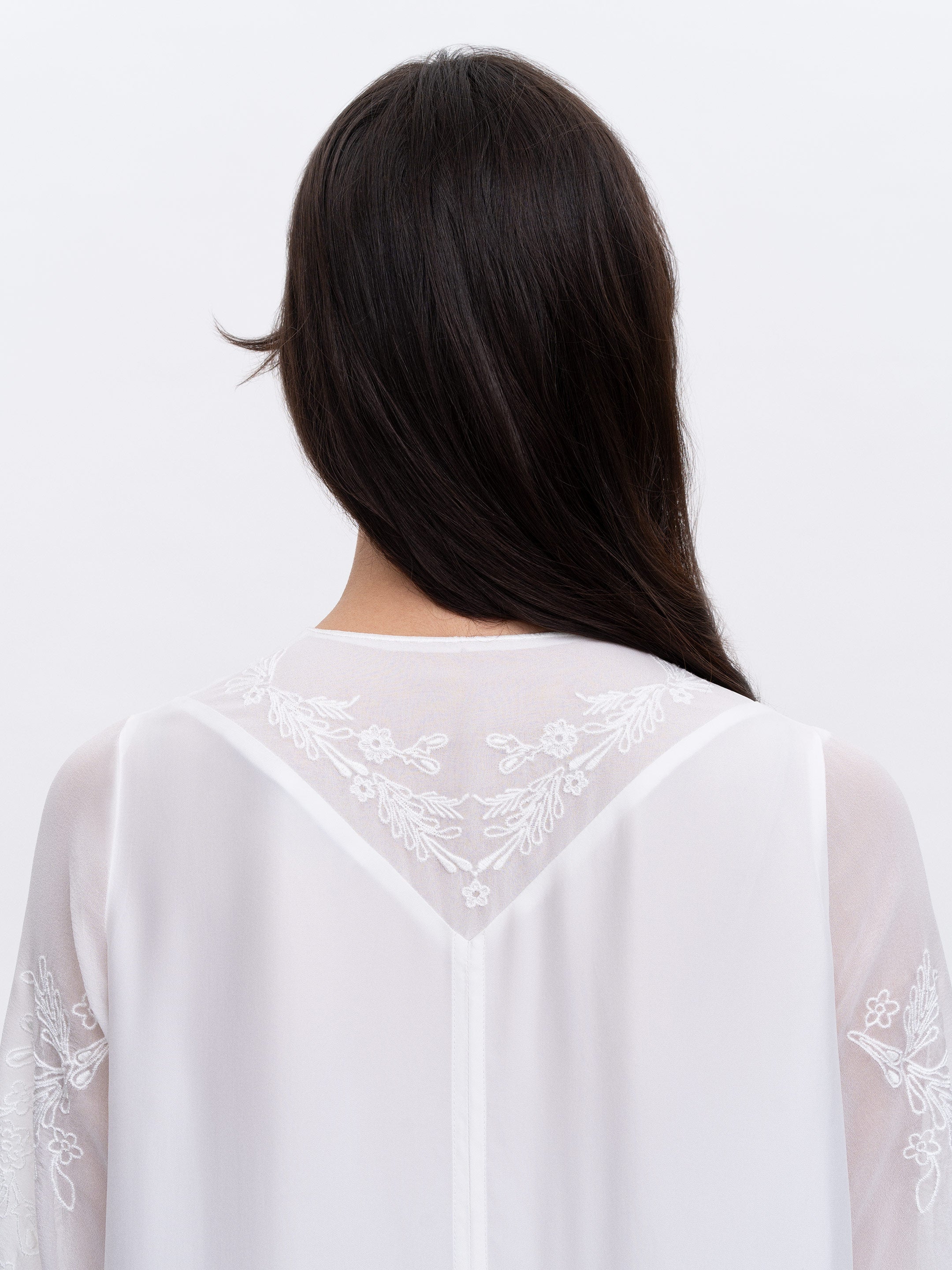 Rochie albă de mătase cu broderie Lileia