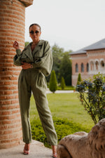Încarcă imaginea în vizualizatorul Galeriei, Pantaloni Nature Spell din in natural in culoarea verde
