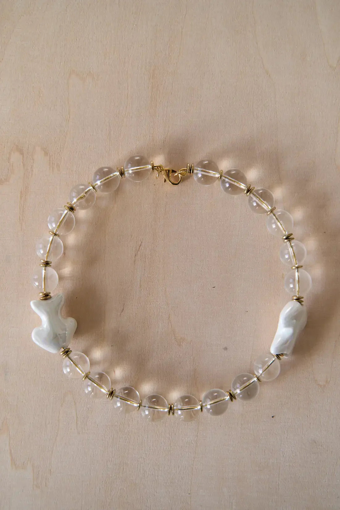 Colier KHVYLI cu cristal și doi pești din porțelan