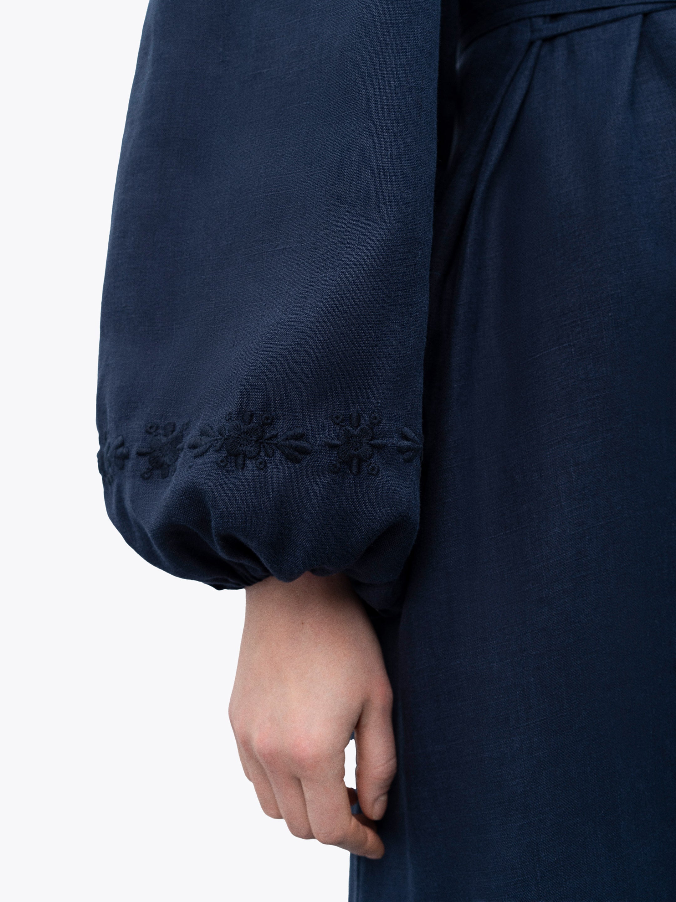 Rochie din in bleumarin cu broderie Pervotsvit