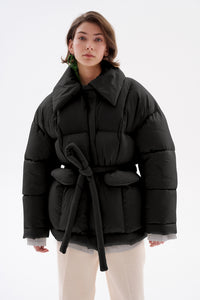 Geacă puffer neagră cu plugă și eșarfă