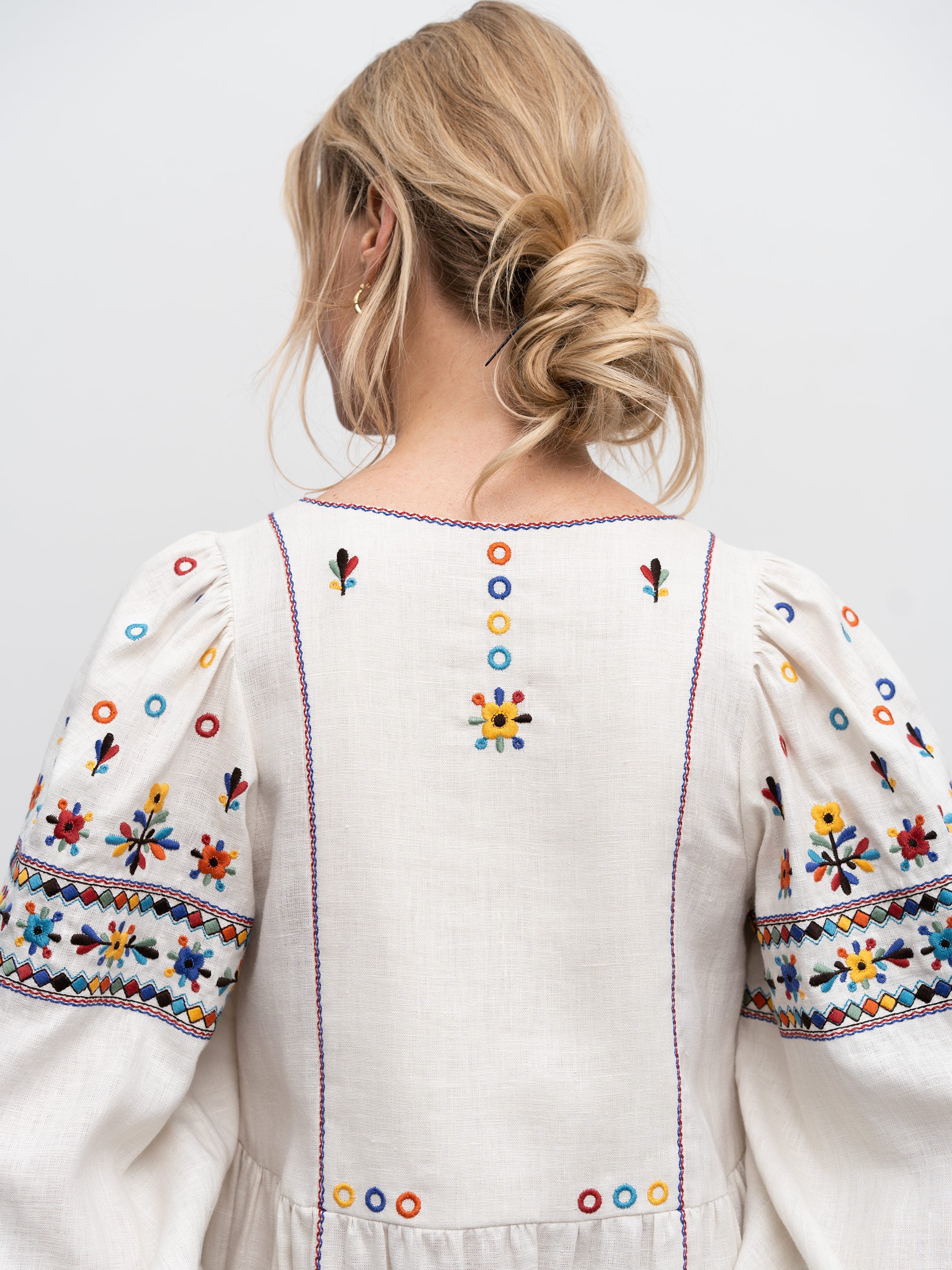 Rochia lungă Yaryna din in natural cu broderie ornamentală yavorivsky