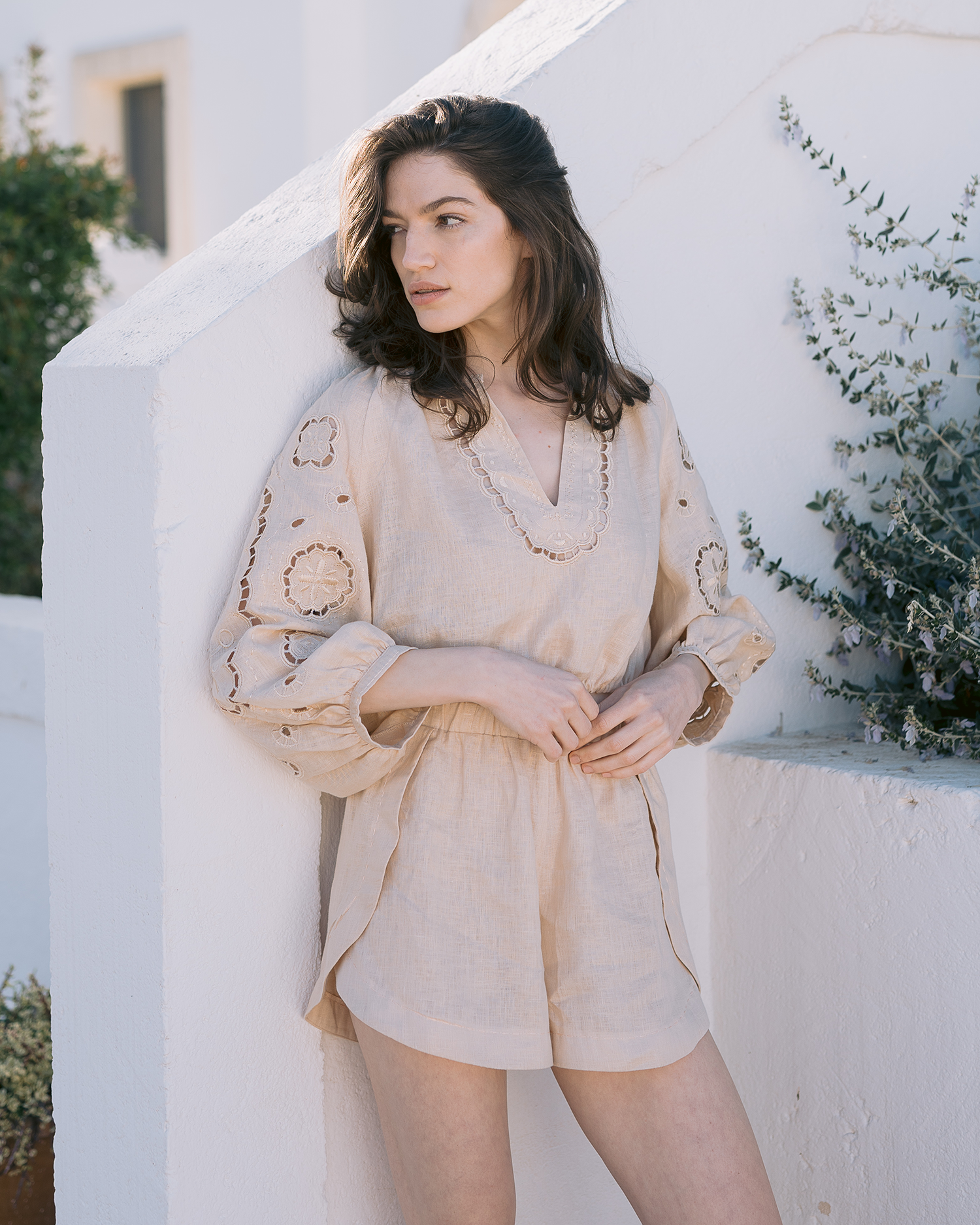 Bluză scurtă Laetita din in natural cu broderie 