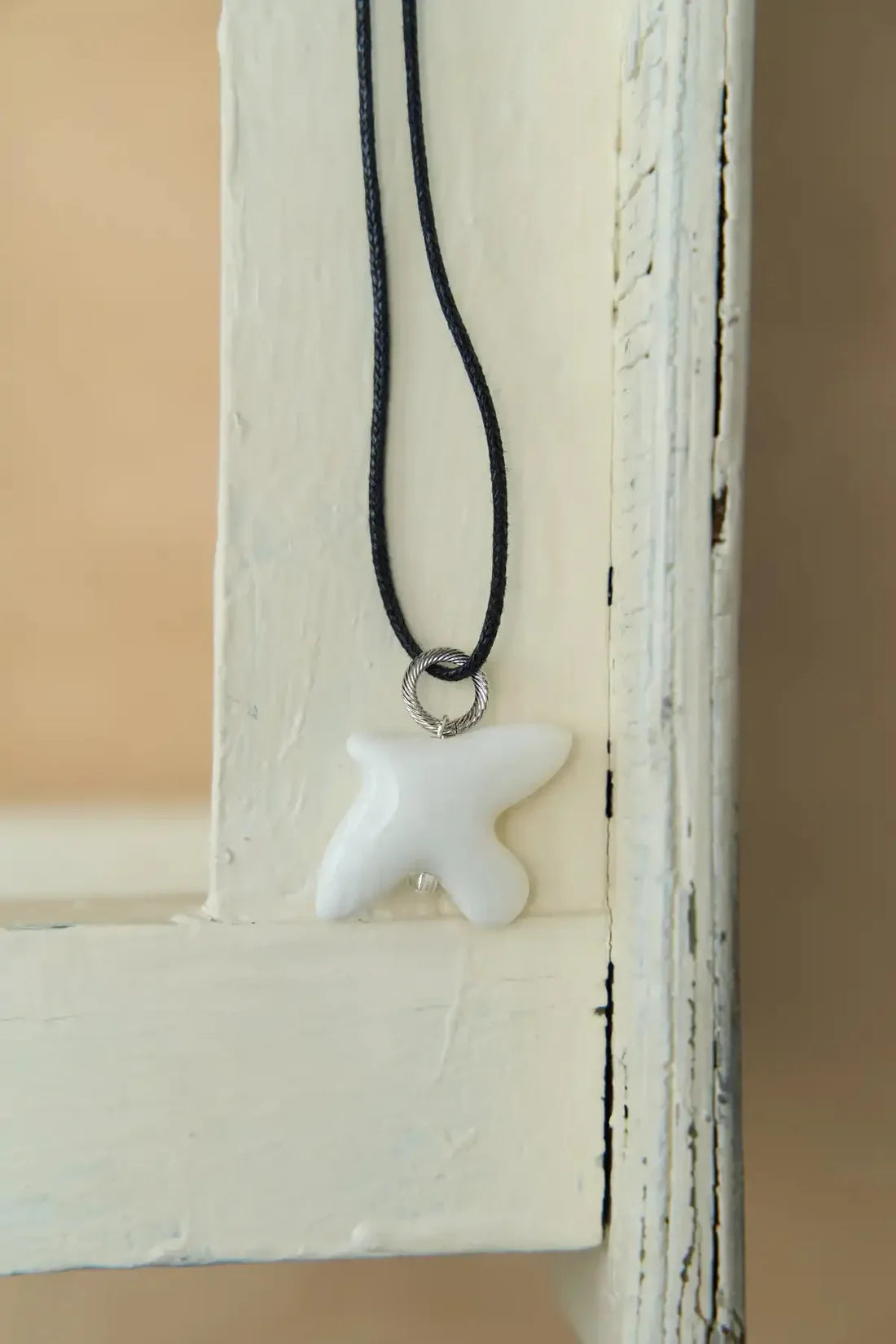 Pandantiv MYRNI cu pasăre din porțelan