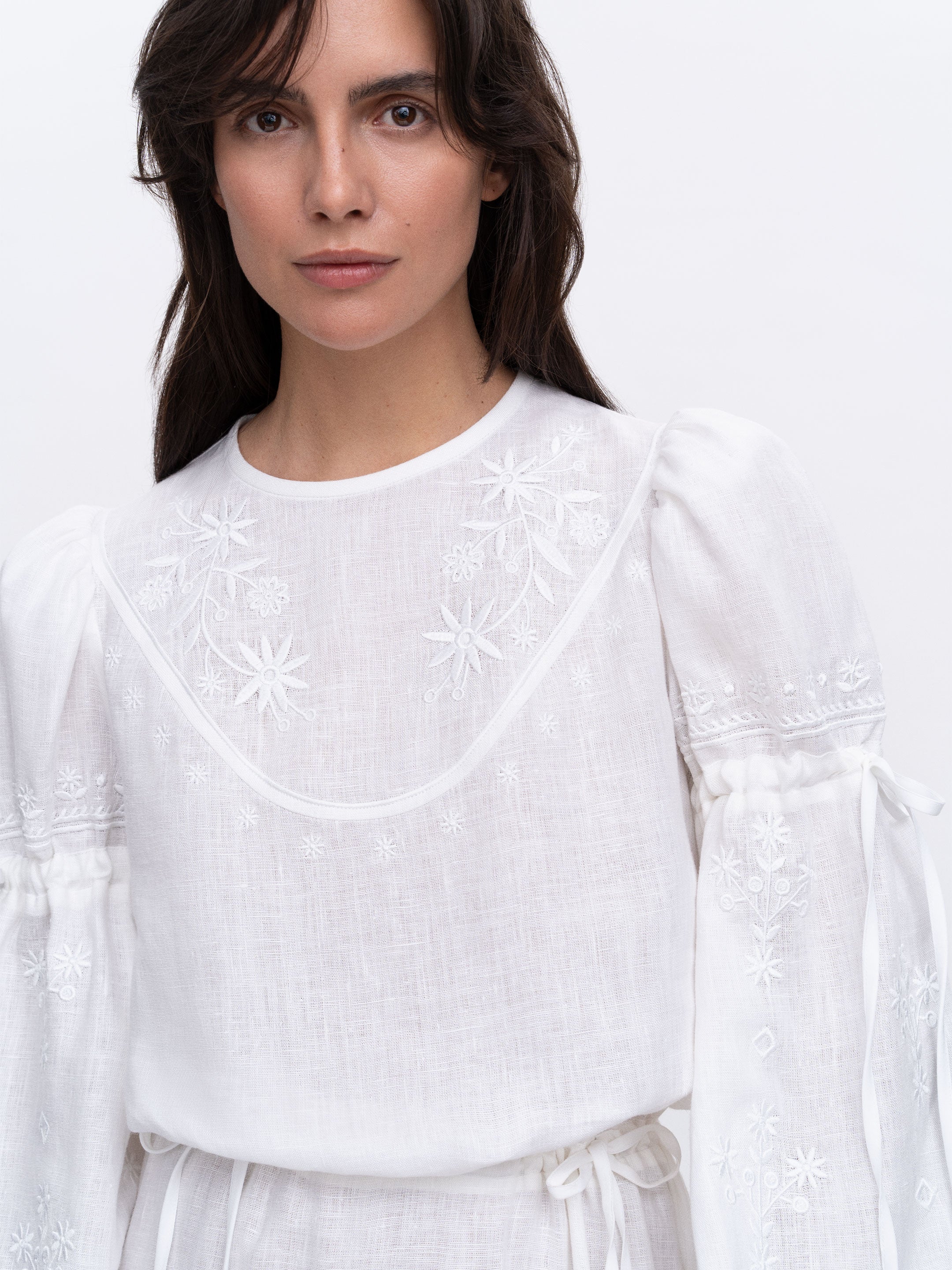 Rochie albă din in cu broderie Dream