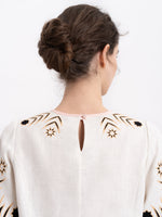 Încarcă imaginea în vizualizatorul Galeriei, Bluza Zirka de zi cu broderie și ornamente aurii
