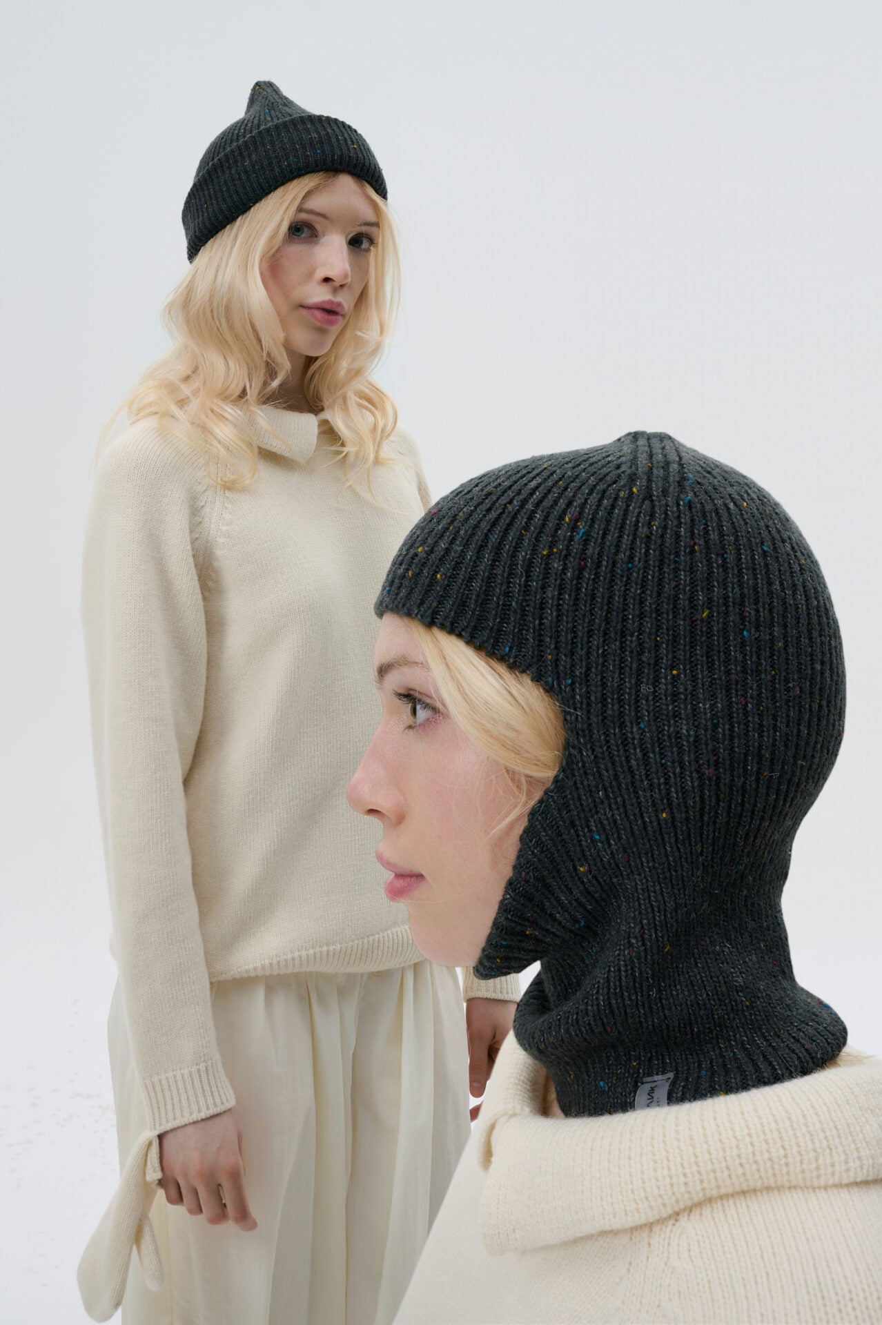 Cagulă/Beanie Balaclava bej din amestec de lână merino