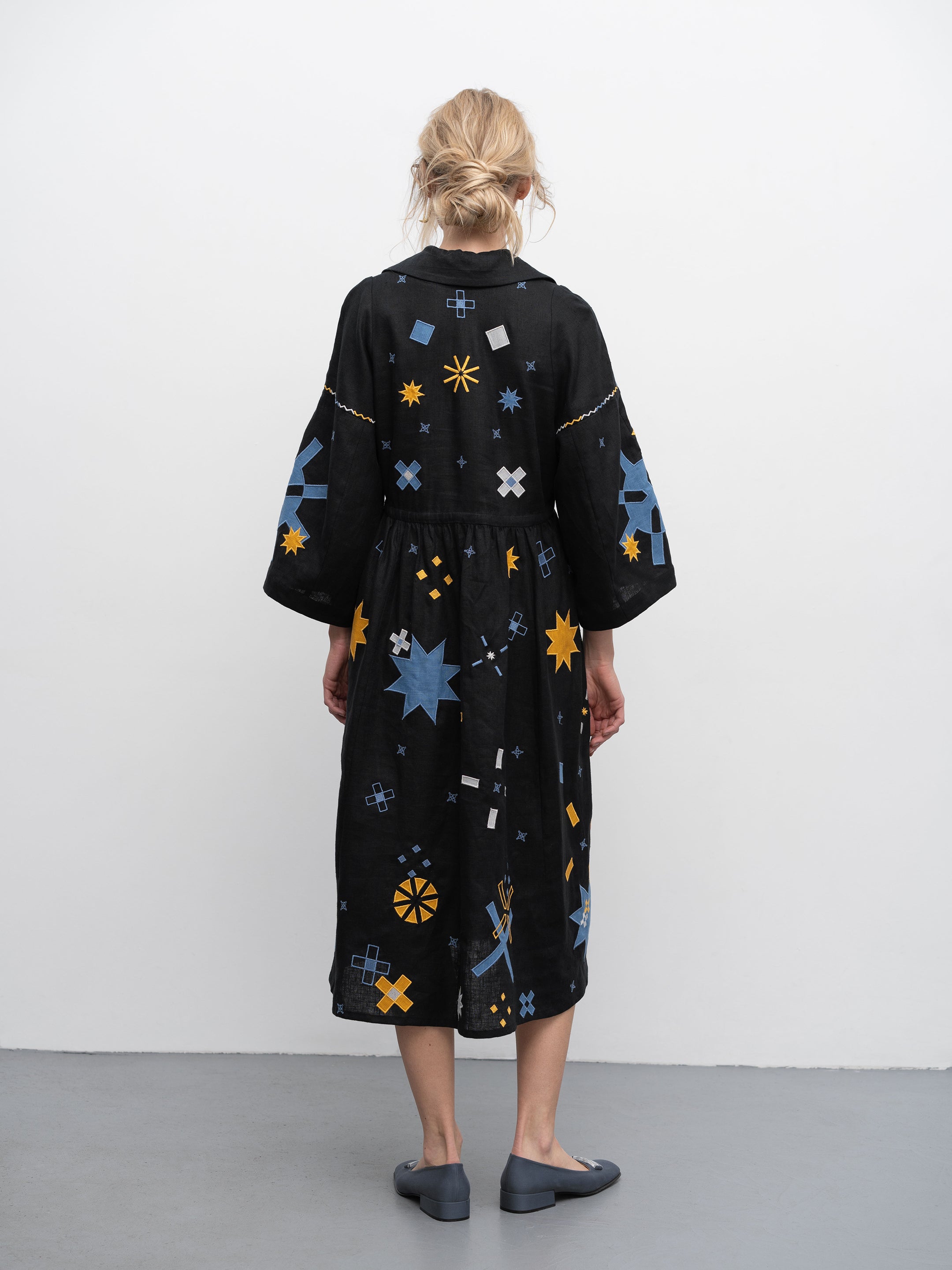 Rochie Zori neagră cu broderie și aplicații