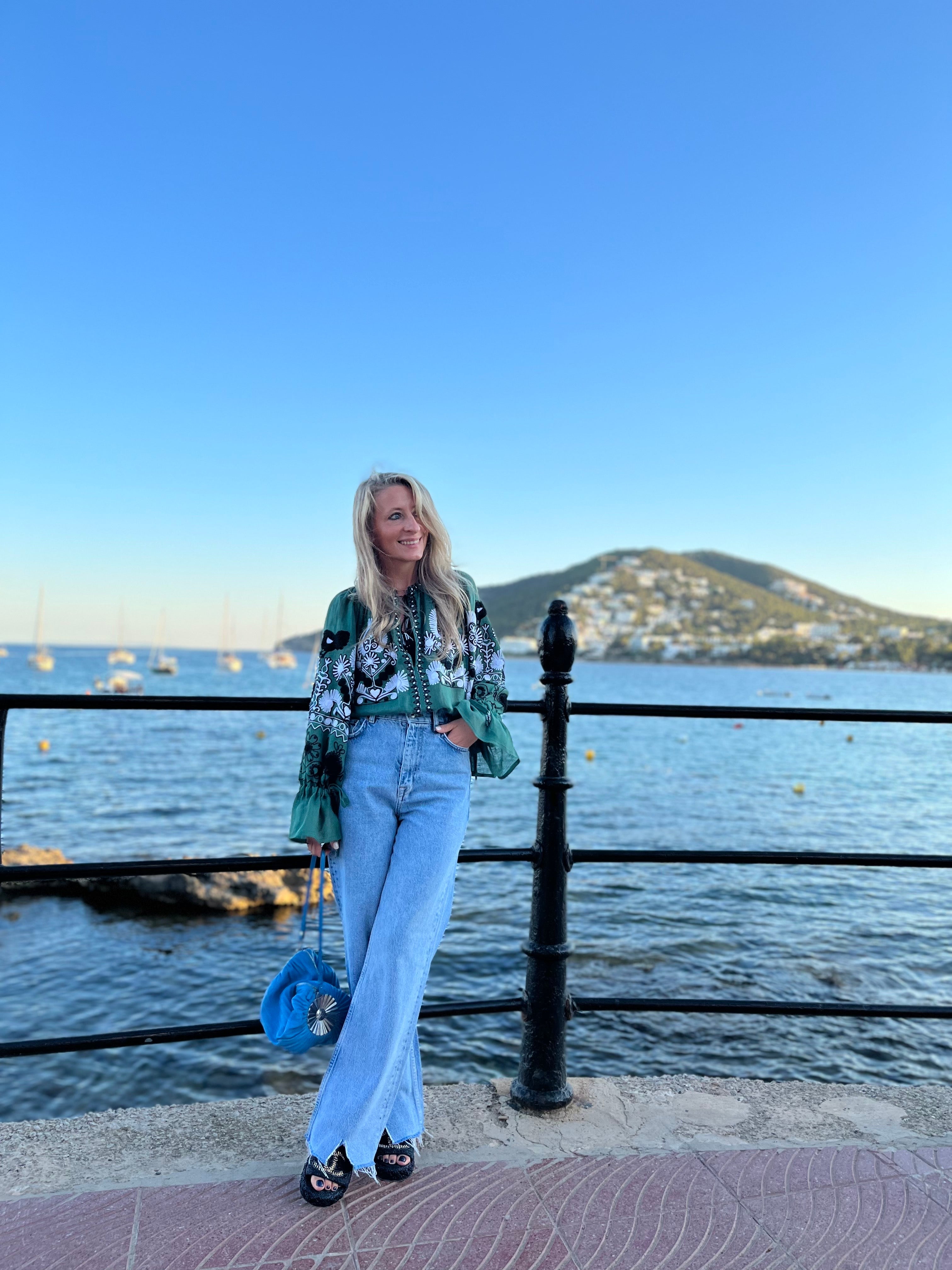 Bluză Petra din in natural de culoare maro cu broderie bogată ivoar